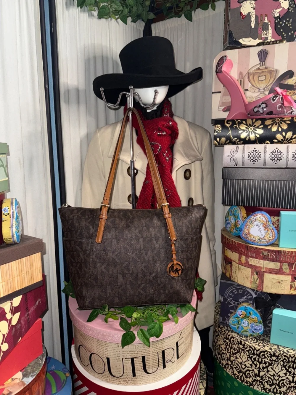 CHIC MICHAEL KORS BROWM MONOGRAM TOTE BAG! (W/MK FOB)